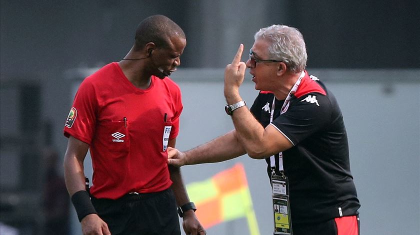 Selecionador da Tunísia mostrou-se particularmente indignado. Foto: Mohamed Abd El Ghany/Reuters