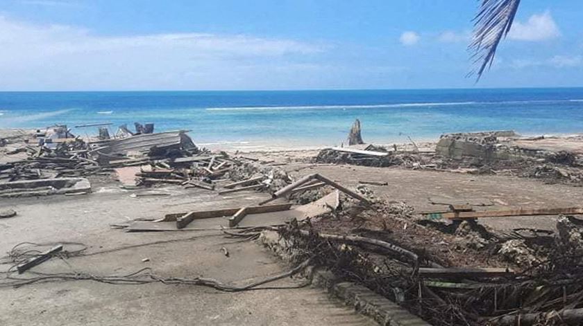 As imagens da destruição no Tonga. ONU diz que 80% da população foi afetada