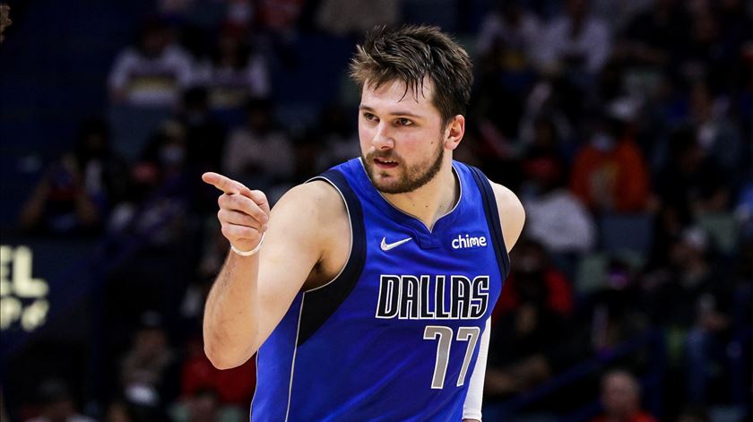 Luka Doncic, base dos Dallas Mavericks, ajudou a sua equipa a igualar a série. Foto: Stephen Lew-USA TODAY Sports/Reuters