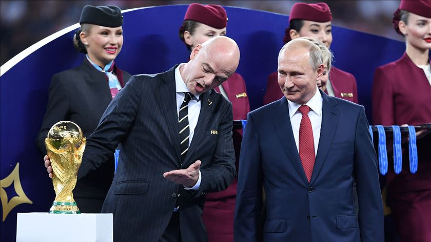 Oficial. FIFA exclui a Rússia do Mundial 2022