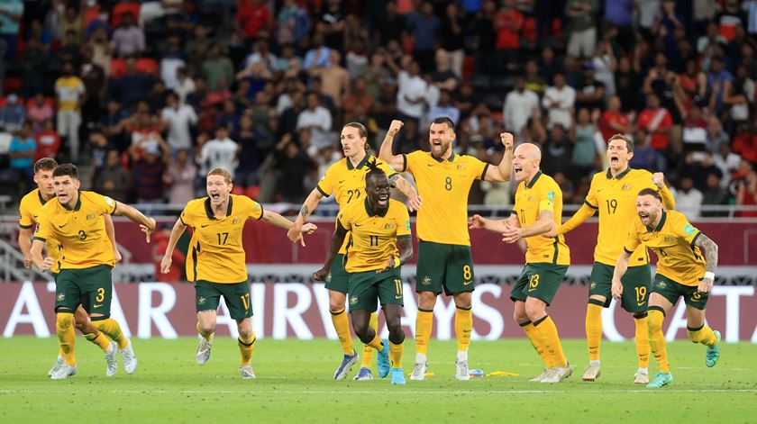 Socceroos acertaram cinco penáltis, contra quatro do Peru. Foto: Mohammed Dabbous/EPA