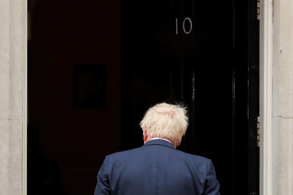 À quinquagésima-nona foi de vez. O que levou à demissão de Boris Johnson?
