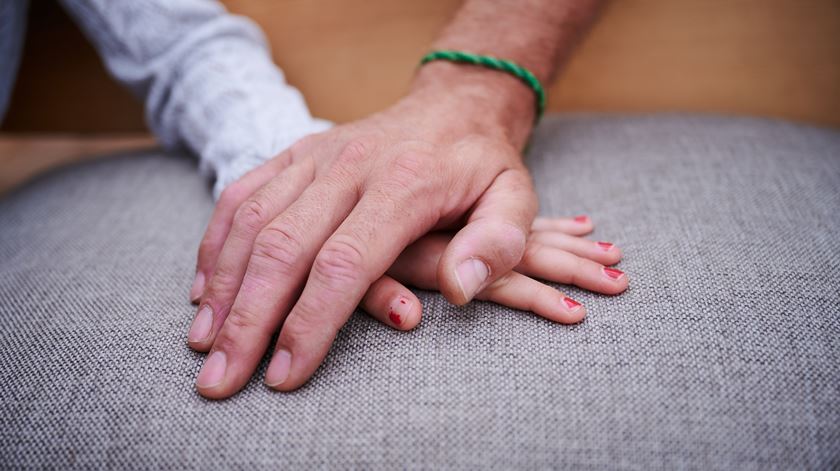 Relação confirma absolvição de assistentes sociais em caso de retirada de filhas à mãe