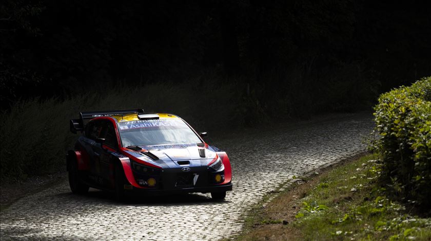 Tanak vence Rali da Bélgica e aproxima-se de Rovanpera