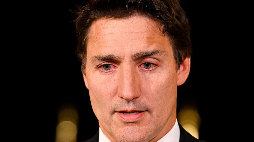 Canadá responde às tarifas dos Estados Unidos com taxa de 25% aos produtos norte-americanos