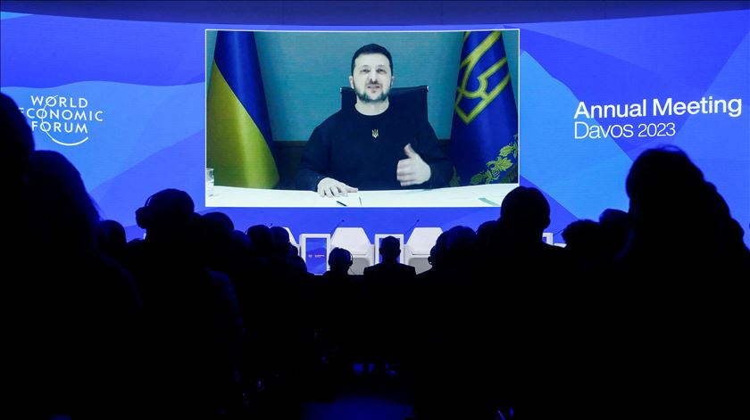 Zelensky em Davos. &quot;N&#227;o come&#231;&#225;mos a guerra, mas seremos n&#243;s a termin&#225;-la&quot;