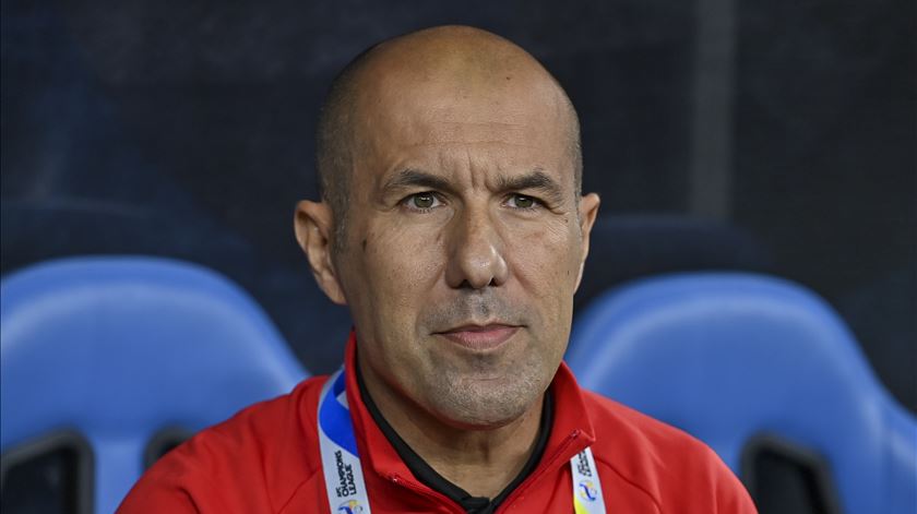 Cruzeiro de Leonardo Jardim sobe à liderança do Brasileirão