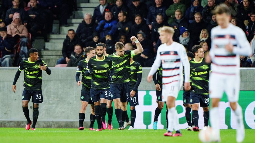 Sporting goleia na Dinamarca e continua na Liga Europa