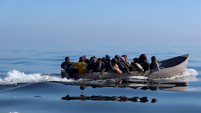 Quatro mortos em naufrágio de migrantes na Tunísia Quatro mortos em naufrágio de migrantes na Tunísia