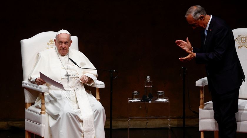 Eutanásia. Papa crítica cultura do descarte na chegada a Portugal