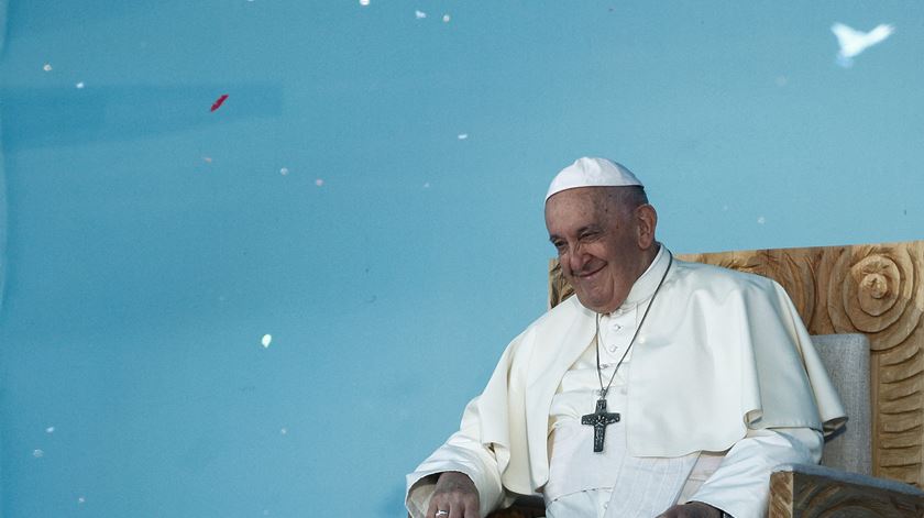 Papa Francisco na cerimónia de acolhimento da JMJ Lisboa 2023, no Parque Eduardo VII. Foto: Guglielmo Mangiapane/Reuters