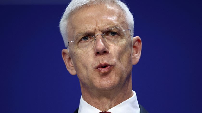 Primeiro-ministro da Letónia anuncia renúncia ao cargo