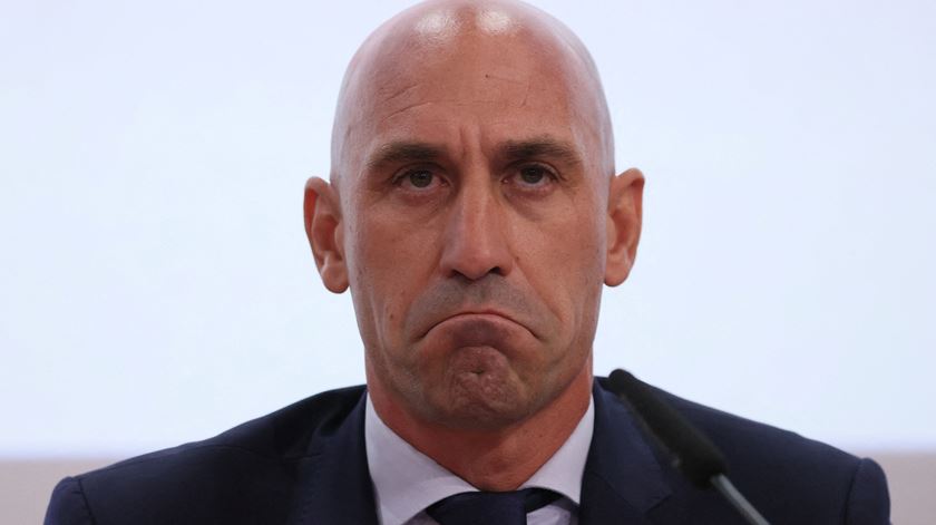 Rubiales chamado a depor na sexta-feira por beijo a Hermoso