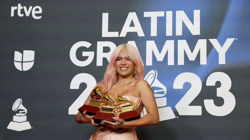 Grammy Latinos de Melhor Álbum, Gravação e Canção para Karol G., Lafourcade e Shakira