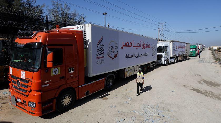 Início da trégua de quatro dias em Gaza: primeiros camiões de ajuda humanitária começam a chegar