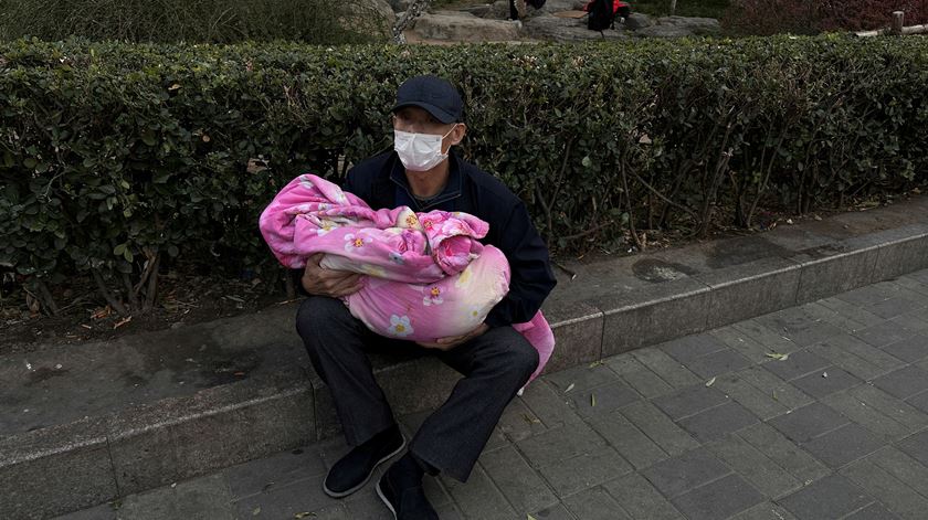 China. Aumento de casos de doenças respiratórias não é tão alto como antes da pandemia de Covid-19