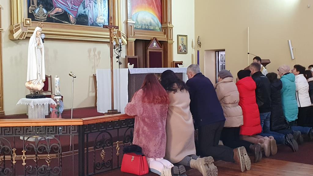 Bispo reza pela paz e pela conversão da Rússia a Nossa Senhora de Fátima