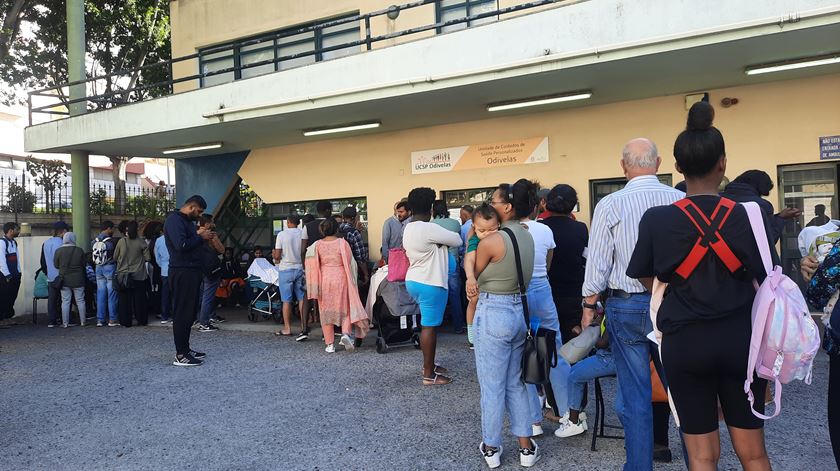 Odivelas. O drama de quem espera 12 horas por uma vaga no centro de saúde