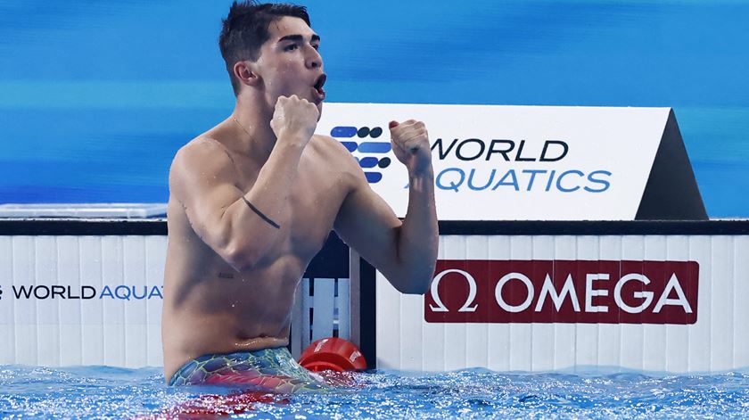Mais um ouro para Diogo Ribeiro. Portugu&#234;s &#233; campe&#227;o mundial nos 100m mariposa