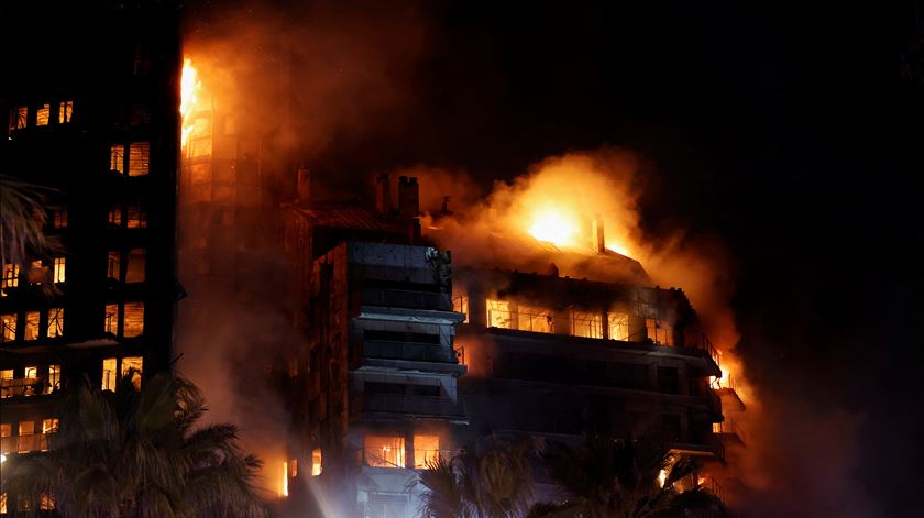 Valencia solicita adiamento do jogo com o Granada após incêndio que provocou quatro mortos