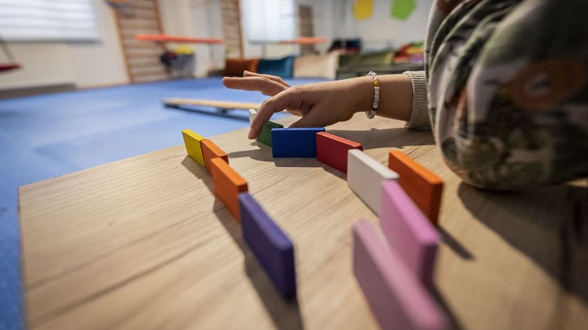 Cão que atacou menina ainda não foi recolhido e não tem chip nem vacina