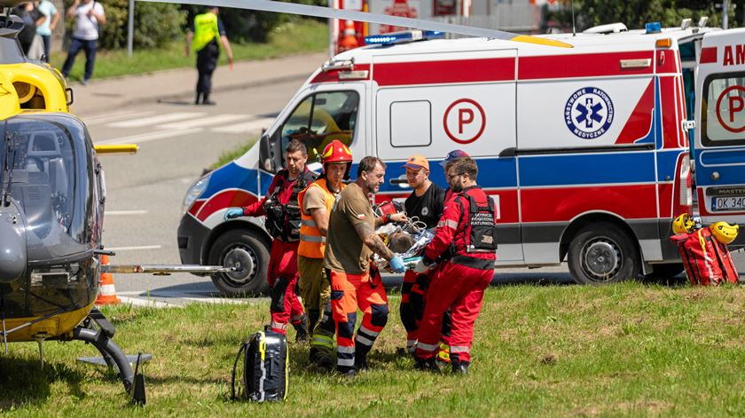 Um mineiro desaparecido e 77 resgatados em mina na Polónia atingida por tremor de terra