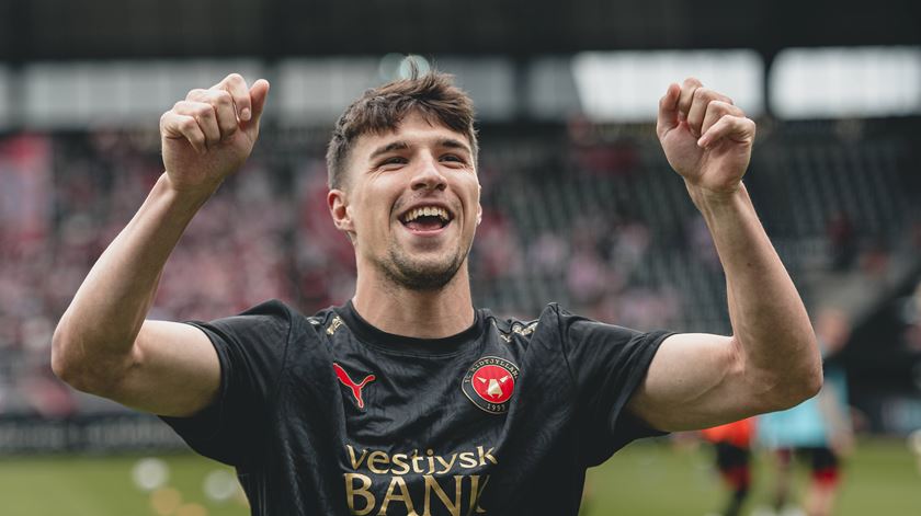 "Quantos terão de morrer hoje?" Jogador do Midtjylland sensibiliza dinamarqueses para salvar sapos