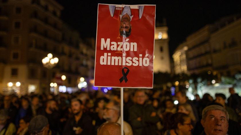 "Os alertas soaram quando pessoas já estavam mortas". Um mês depois das cheias em Valência, populações saem à rua em protesto