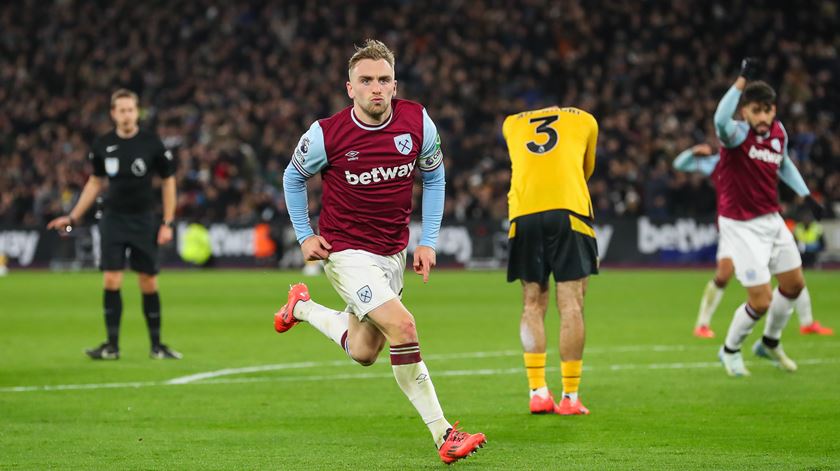 Duelo de aflitos dita derrota dos portugueses do Wolves