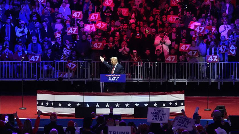 Trump diz que vai revogar as ações executivas de Biden “poucas horas” após tomada de posse