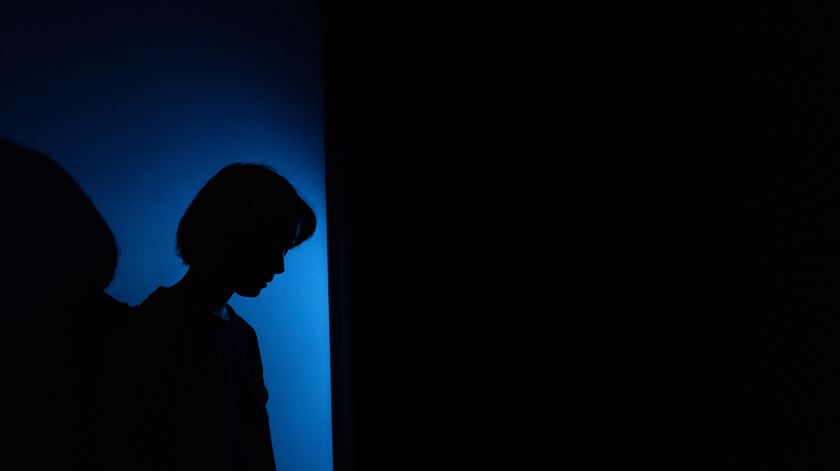 Jovem de 22 anos detido por agressões físicas e sexuais à companheira em Ponte de Sor