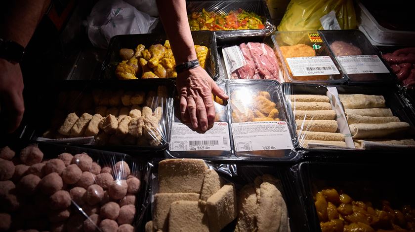 Cereais integrais em falta e carne em excesso afetam anos de vida saudável