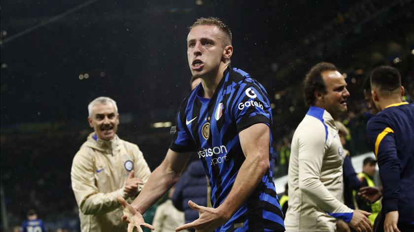 Sete golos, duas reviravoltas, prolongamento. Inter vence Barcelona em jogo louco e é o primeiro finalista da Champions
