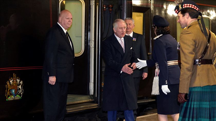 Carlos III decide pôr fim ao comboio real britânico após mais de 150 anos de história