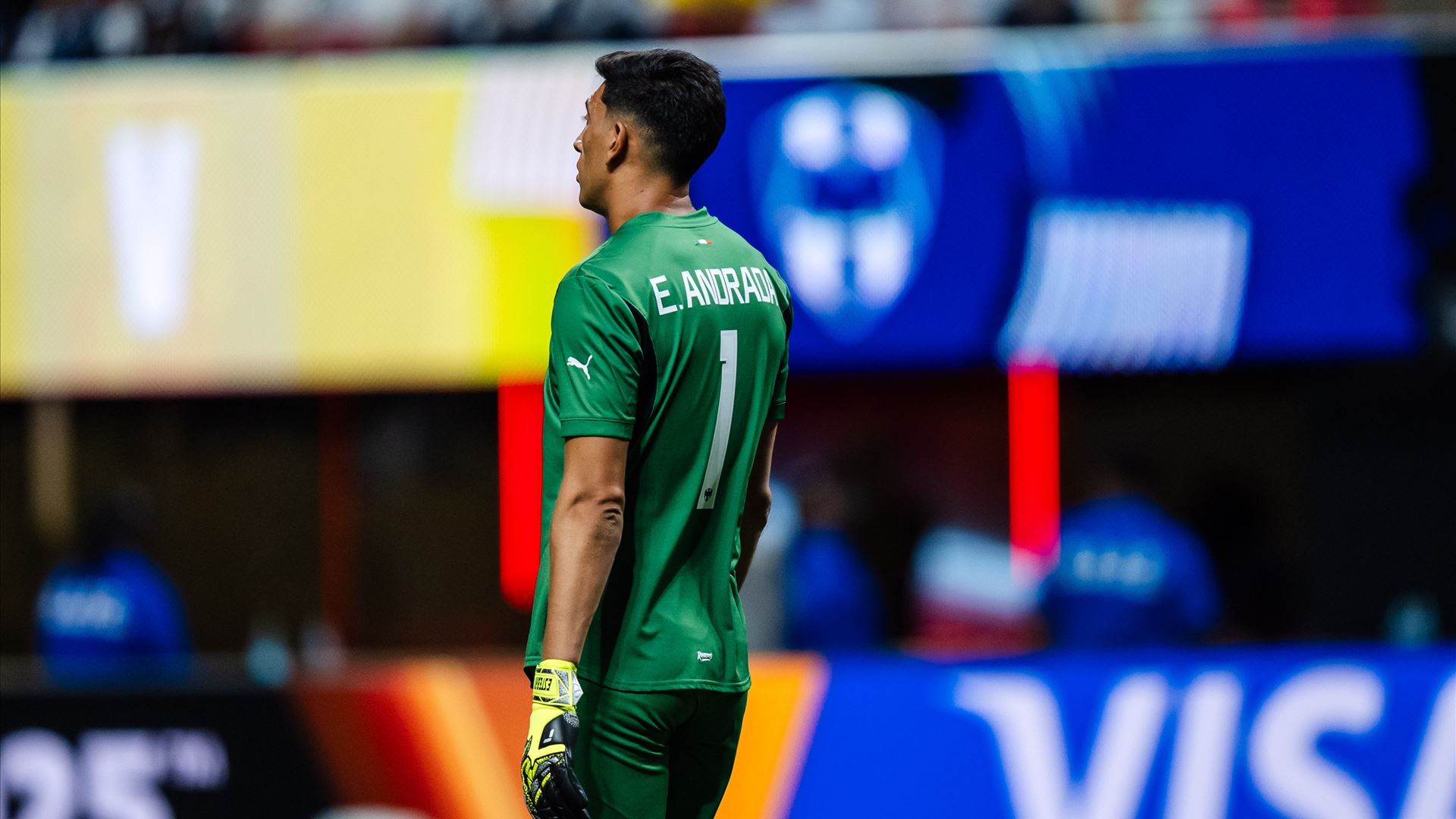 Deu um soco num adversário depois ver o vermelho. A seguir, o guarda-redes do Saragoça pediu desculpa