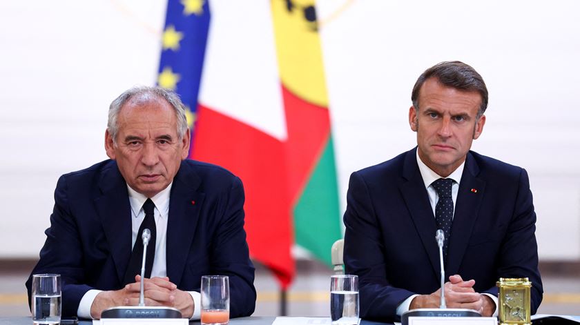 ​Macron vai nomear novo primeiro-ministro após "queda" de Bayrou