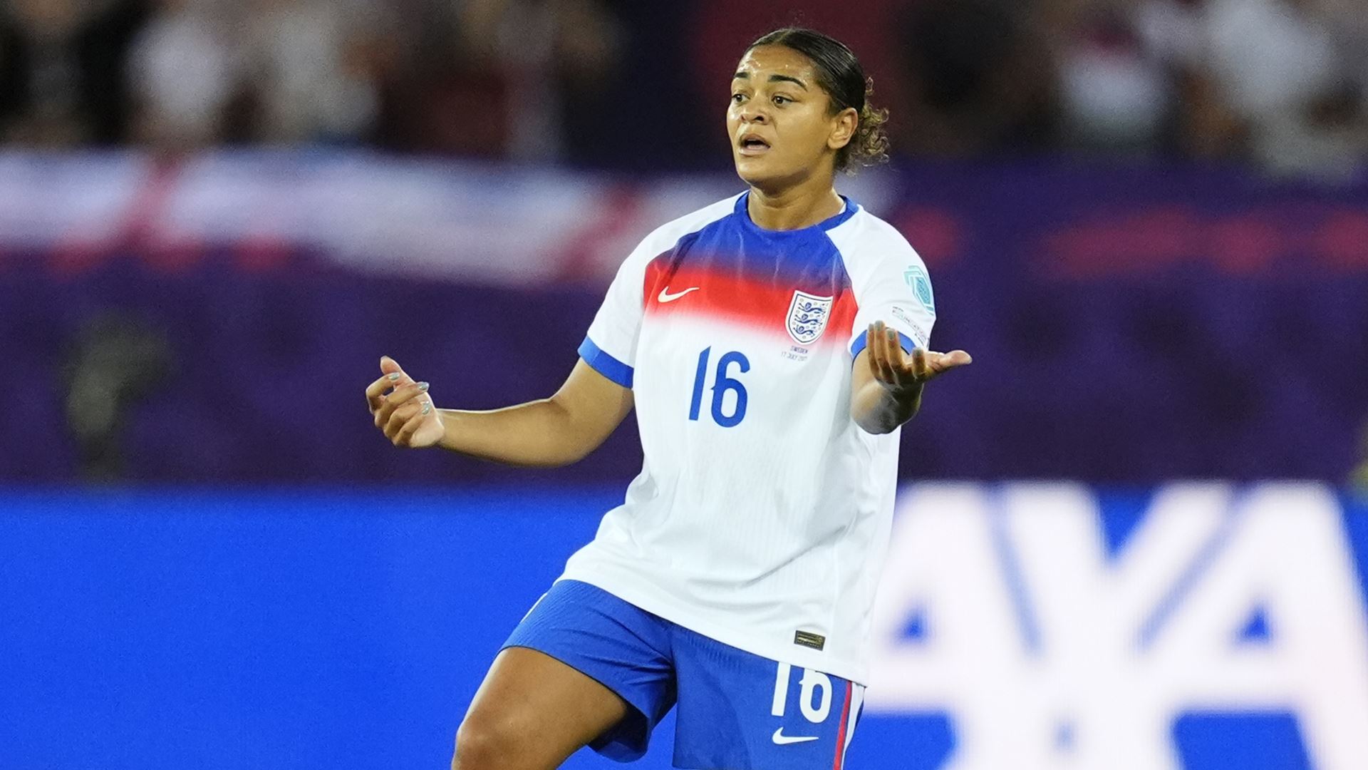 Presidente da FIFA está “profundamente triste” com o abuso online contra Jess Carter no Europeu