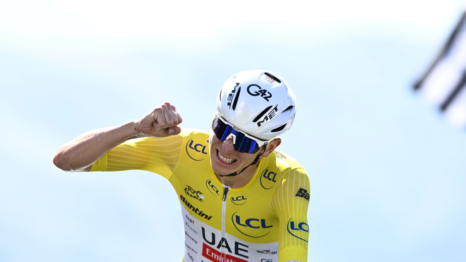 Pogacar dominantno zmagal na kronoetapi in povečal vodstvo na Touru