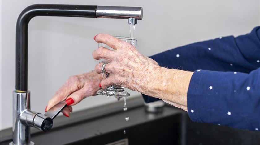 Adesão ao serviço de abastecimento de água atinge pela primeira vez os 90%