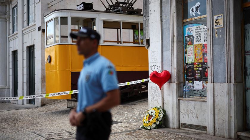 Guarda-freio, ex-árbitro e trabalhadores da Santa Casa entre os mortos no Elevador da Glória
