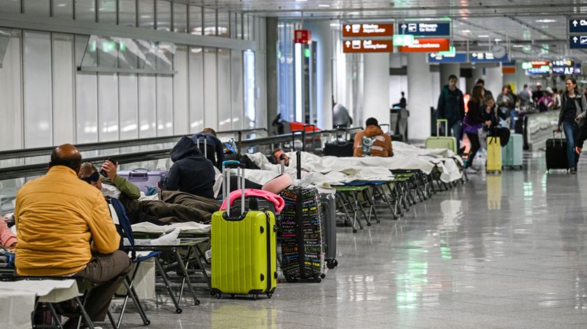 Voos no aeroporto de Munique interrompidos por avistamento de drone Voos no aeroporto de Munique interrompidos por avistamento de drone