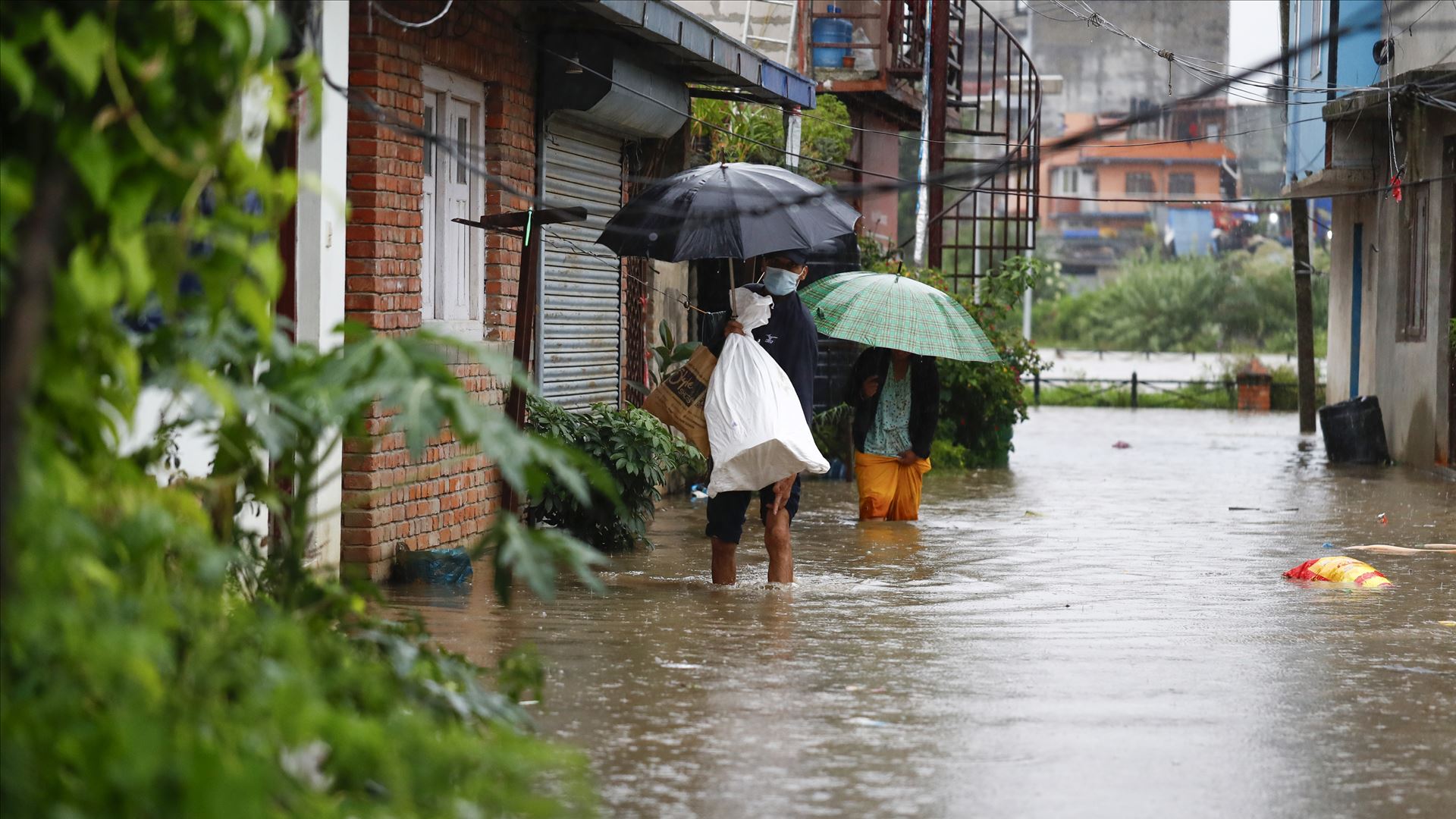 Pelo menos 42 pessoas morreram em inundações e deslizamentos no Nepal