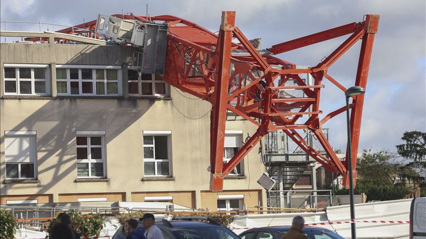 Tornado a 30km de Paris faz um morto e quatro feridos graves