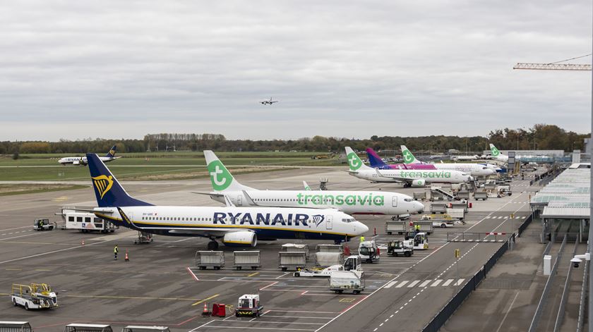 Aeroporto de Eindhoven fechado devido a drones. Voo do Porto divergiu para a Alemanha