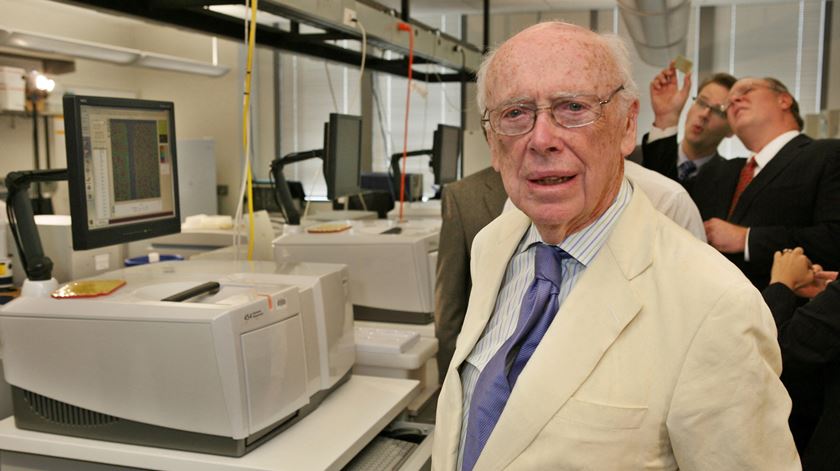 Morreu James Watson, um dos cientistas que descobriu a estrutura do ADN