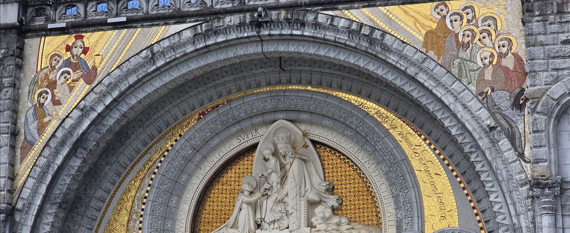Lourdes cobre mosaicos de Rupnik e proíbe missas da Fraternidade São Pio X antes da visita de Leão XIV
