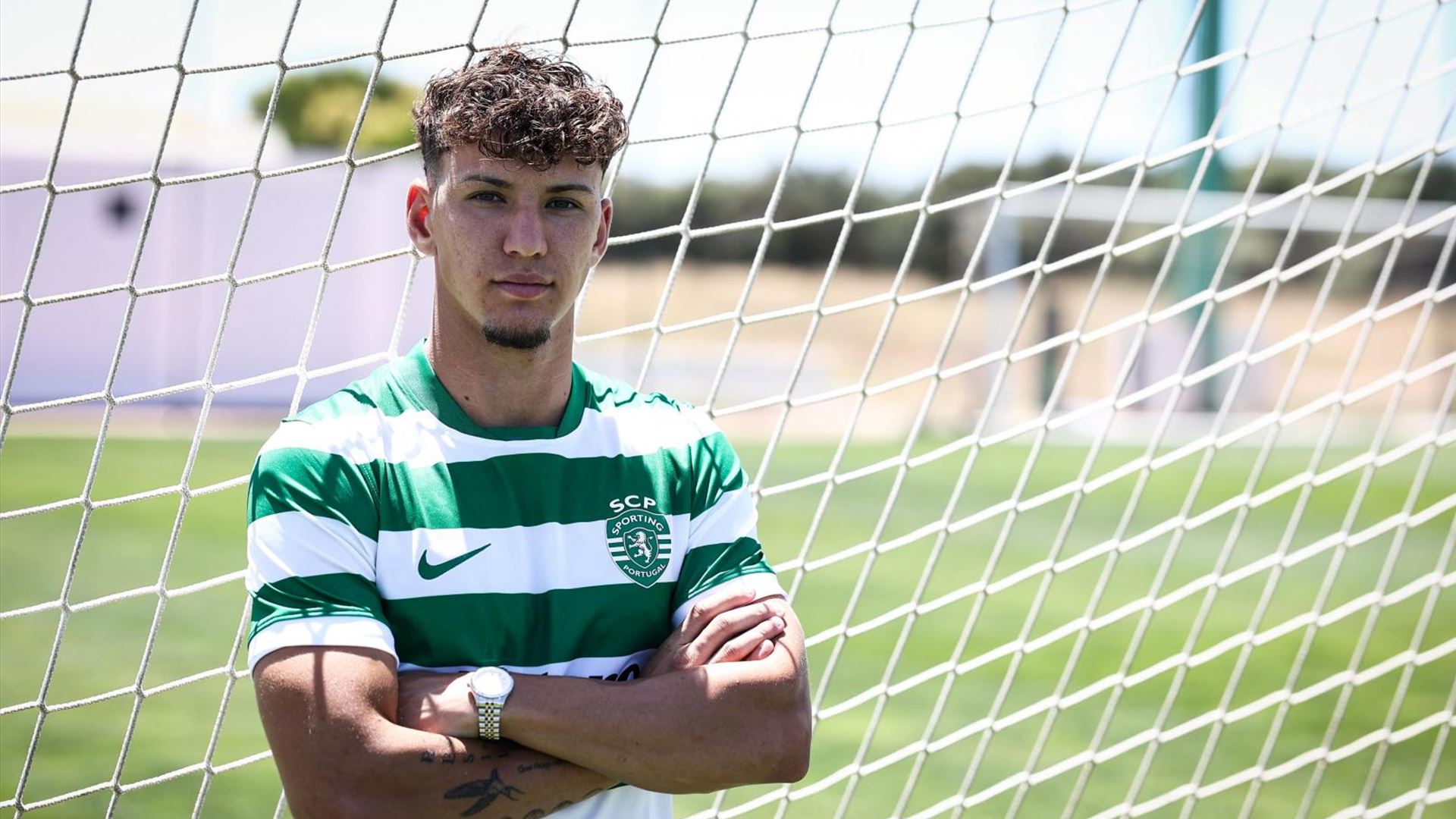 Diogo Travassos renova contrato com o Sporting até 2030