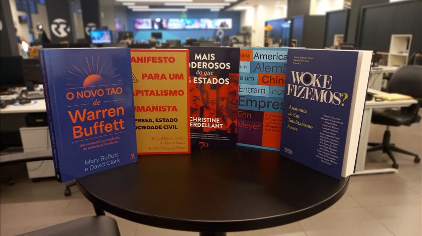 De Warren Buffett ao capitalismo woke: Como decidir bem sobre dinheiro?
