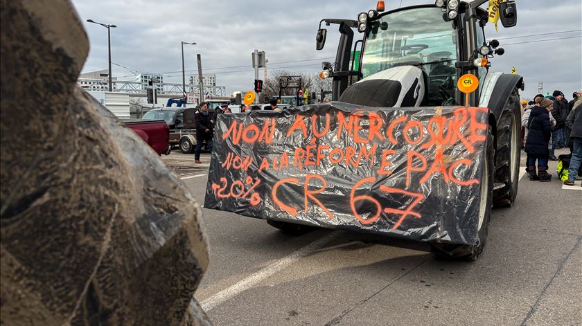 Protesto de agricultores frente ao Parlamento Europeu em Estrasburgo. Foto: João Pedro Quesado/RR