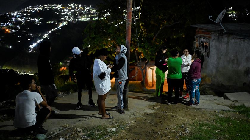 "Estamos treinados para a fome". Em Caracas, há zonas sem luz e supermercados perto da rutura "Estamos treinados para a fome". Em Caracas, há zonas sem luz e supermercados perto da rutura